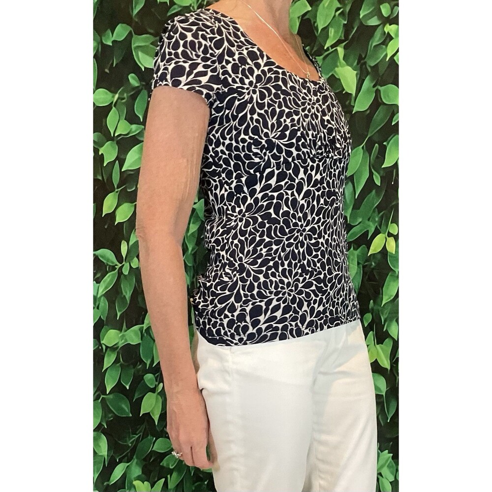 πΈ Ann Taylor Petite Navy & White Floral Blouse β Size Medium (PM) - Picture 5 of 10